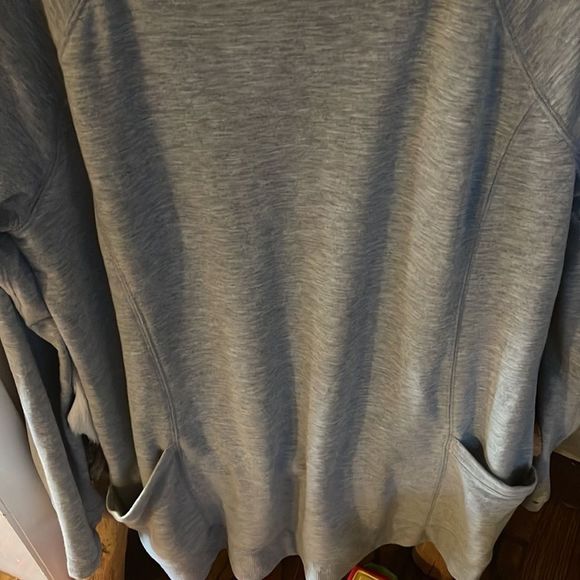 work out sweatshirt with pockets - Picture 2 of 3